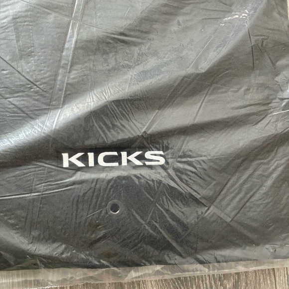 Genuine OEM Nissan 2018-2024 KICKS Carpet Floor Mats Black 4PC Set T99E2-5RL0A - Picture 4 of 6